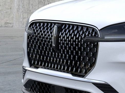 New 2026 Lincoln Aviator AWD image 17