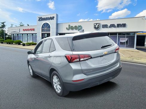 Used 2024 Chevrolet Equinox LS w/ LS Convenience Package FWD image 3