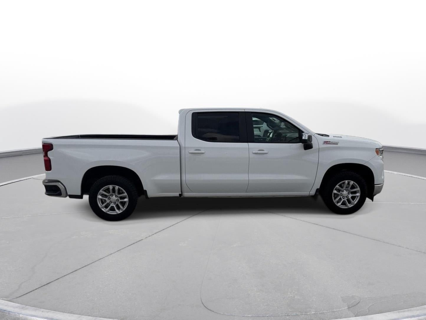 Used 2024 Chevrolet Silverado 1500 LT AWD/4WD image 4