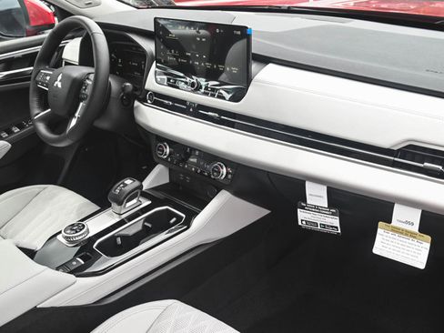 New 2025 Mitsubishi Outlander SEL image 35