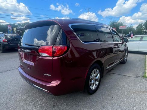 Used 2017 Chrysler Pacifica Limited w/ Advanced Safetytec Group FWD image 4