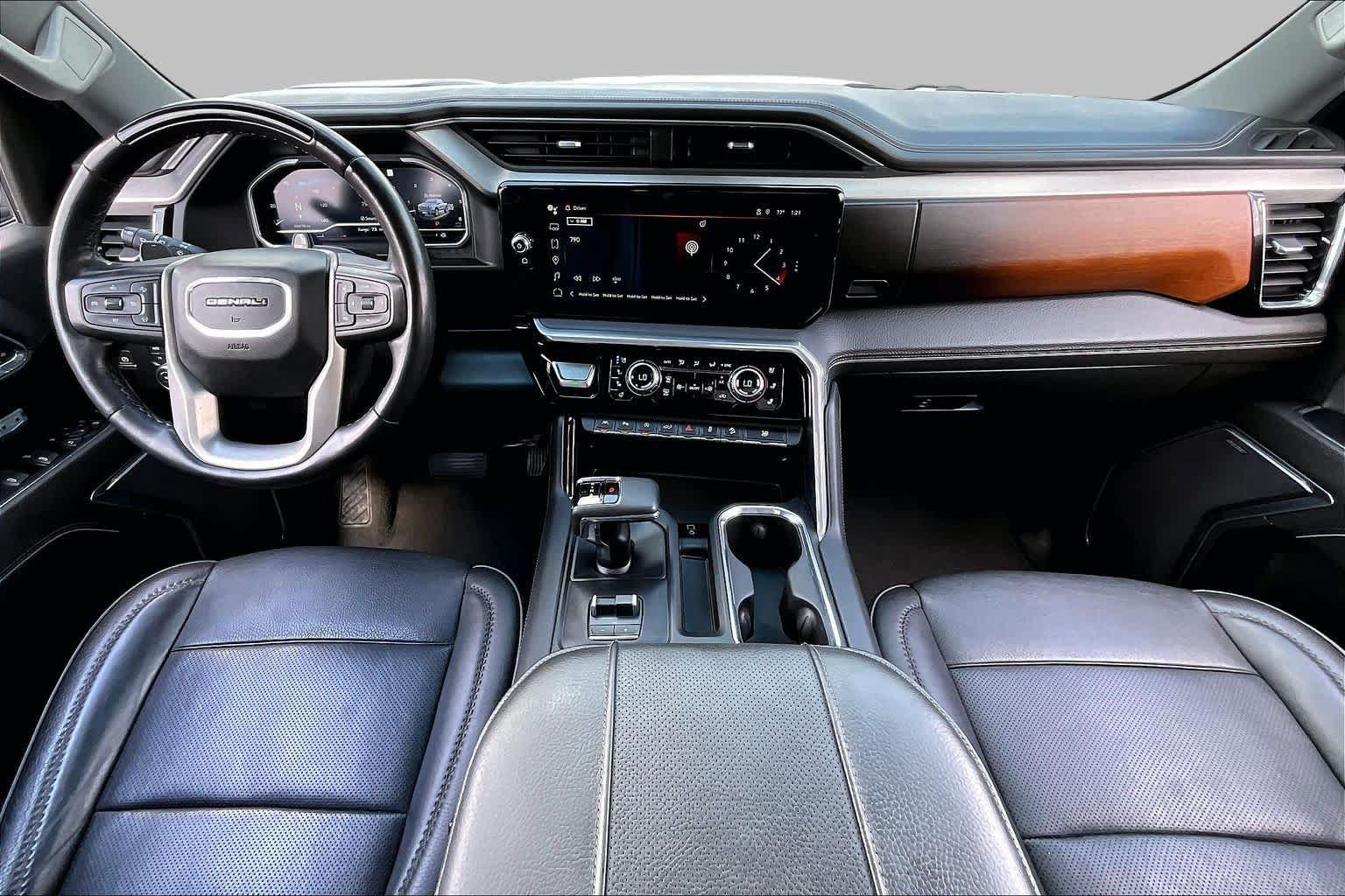 Used 2023 GMC Sierra 1500 Denali w/ Technology Package AWD/4WD image 16