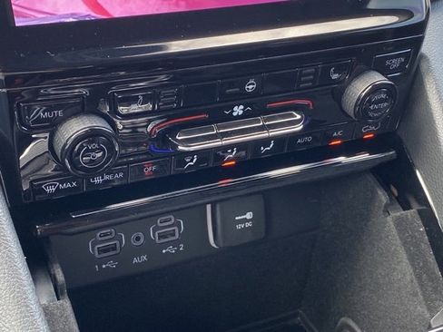 Used 2022 Jeep Grand Cherokee Limited image 19