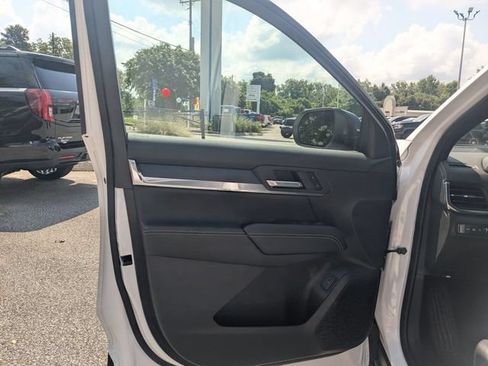 Used 2026 GMC Terrain Elevation w/ Elevation Premium Package FWD image 11