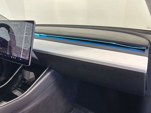 Used 2018 Tesla Model 3 Long Range image 13