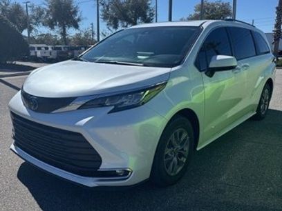Used 2022 Toyota Sienna XLE