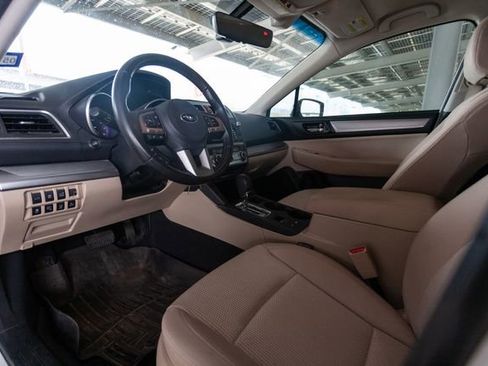 Used 2017 Subaru Outback 2.5i Premium image 7