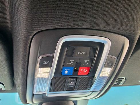 Used 2023 RAM 1500 Laramie AWD/4WD image 25