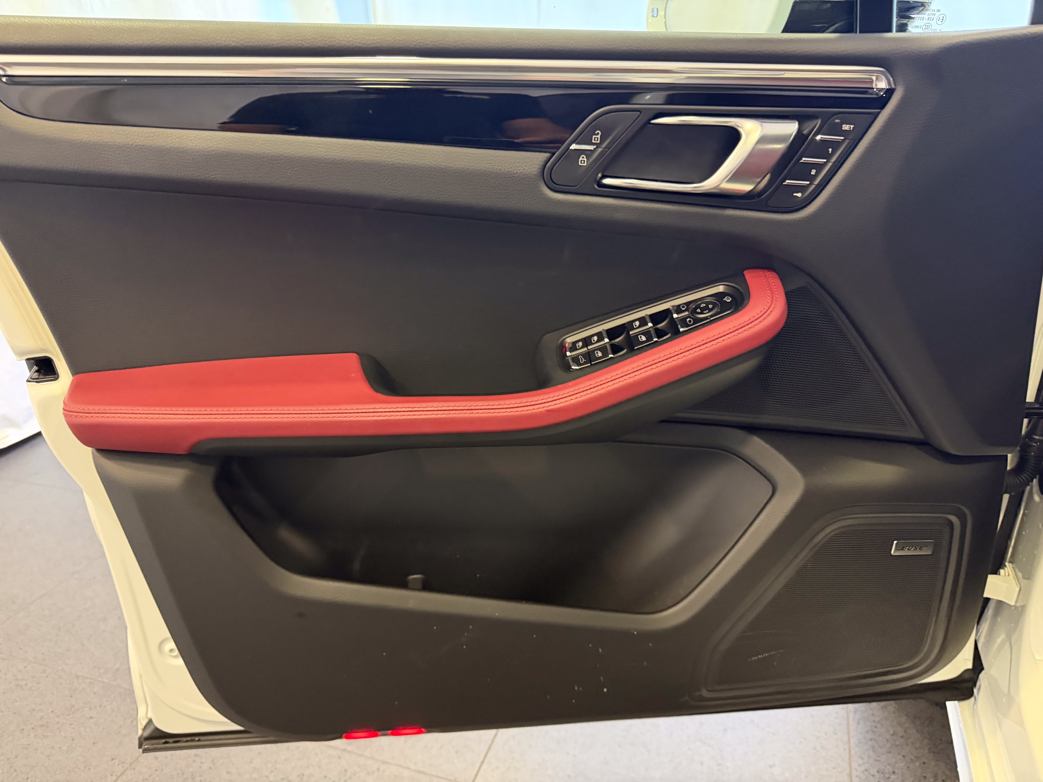 Certified 2026 Porsche Macan Turbo AWD/4WD image 15