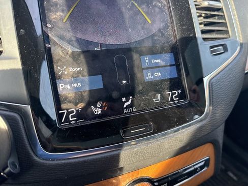 Used 2021 Volvo XC90 T6 Momentum image 17