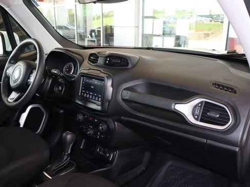 Used 2019 Jeep Renegade Latitude FWD image 43