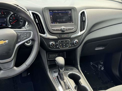 Used 2022 Chevrolet Equinox LT AWD/4WD image 3