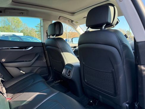 Used 2017 Maserati Levante image 17