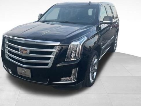 Used 2016 Cadillac Escalade Premium image 2