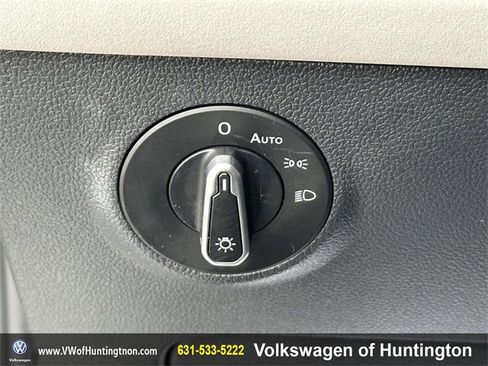 Certified 2025 Volkswagen Taos SE w/ Panoramic Sunroof Package image 24