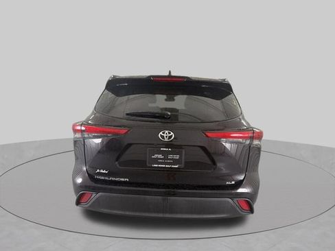Used 2021 Toyota Highlander XLE FWD image 7