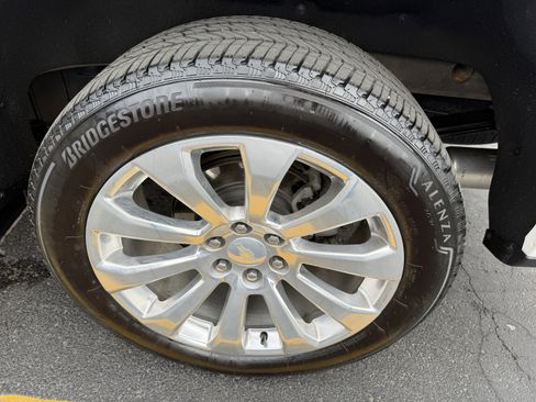 Used 2021 Chevrolet Silverado 1500 High Country w/ Technology Package image 12