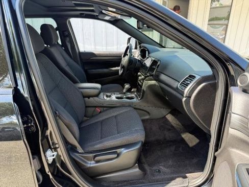 Used 2019 Jeep Grand Cherokee Laredo image 11