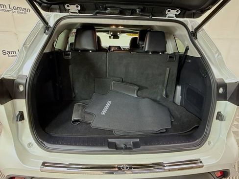 Used 2021 Toyota Highlander XLE image 26