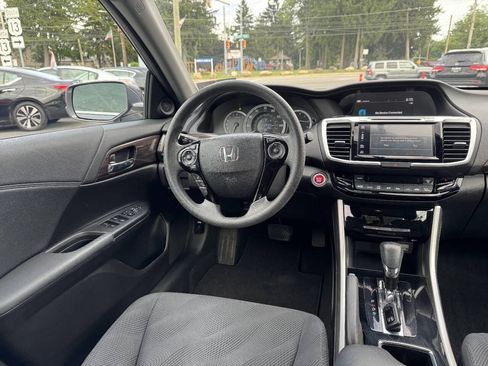 Used 2017 Honda Accord EX image 12