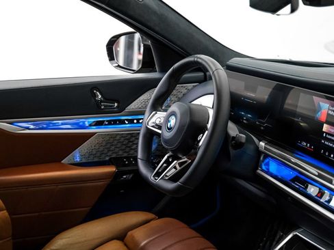 Used 2023 BMW i7 xDrive60 AWD/4WD image 14