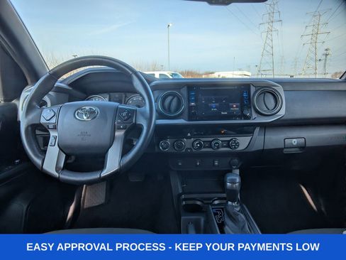 Used 2017 Toyota Tacoma TRD Off-Road w/ Tow Package (A/T) image 22