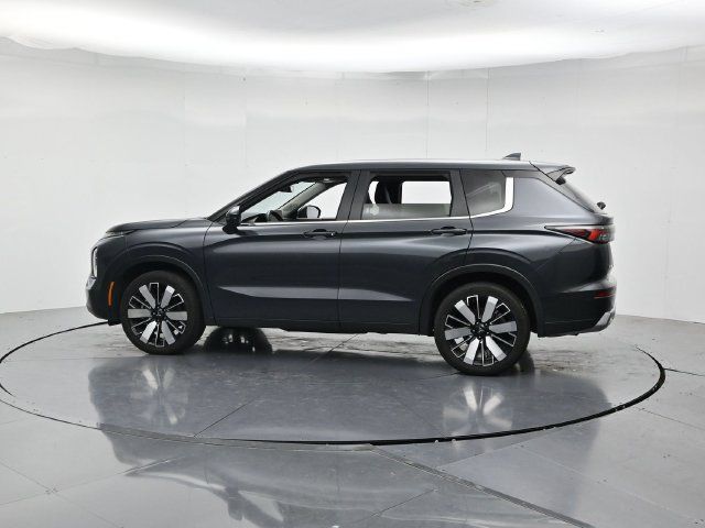 Used 2025 Mitsubishi Outlander SE FWD image 7