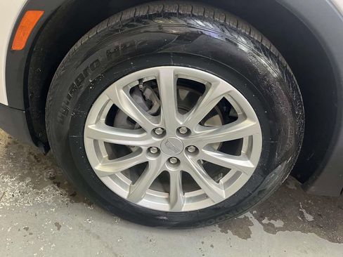 Used 2023 Cadillac XT4 Luxury w/ Cold Weather Package AWD/4WD image 10