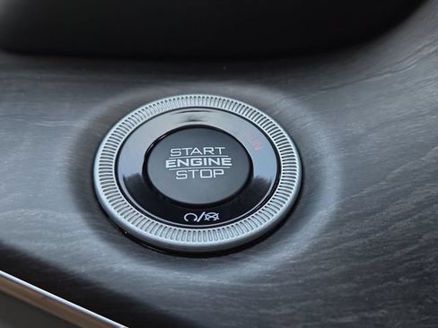 Used 2022 Jeep Grand Cherokee Overland AWD/4WD image 10