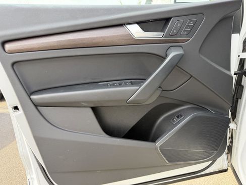 Used 2023 Audi Q5 2.0T Premium w/ Convenience Package image 12