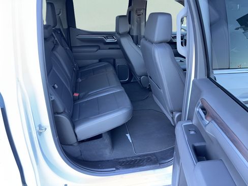Used 2025 GMC Sierra 1500 SLT AWD/4WD image 11