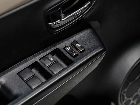 Used 2014 Toyota Yaris LE image 38