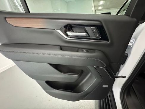 New 2026 GMC Yukon Denali image 9