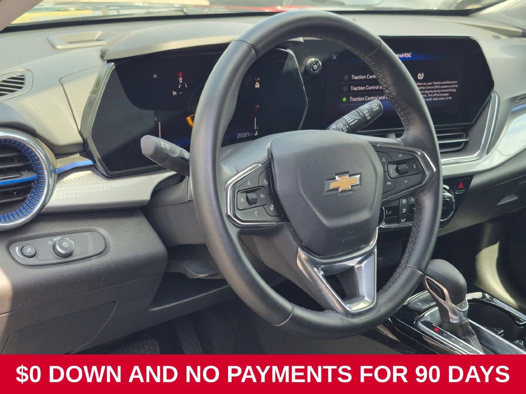 Used 2025 Chevrolet Trax LT w/ LT Convenience Package FWD image 11