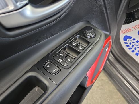 Used 2019 Jeep Renegade Trailhawk AWD/4WD image 13