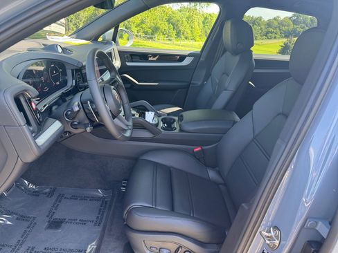 New 2025 Porsche Cayenne S image 5
