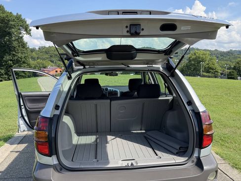 Used 2005 Pontiac Vibe w/ Power Group Value Package FWD image 24