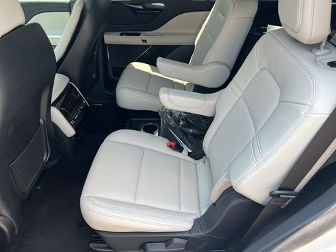 New 2026 Lincoln Aviator 2WD w/ Jet Appearance Package image 21