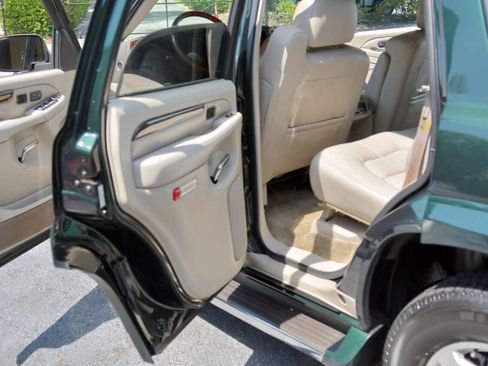 Used 2002 Cadillac Escalade AWD image 14