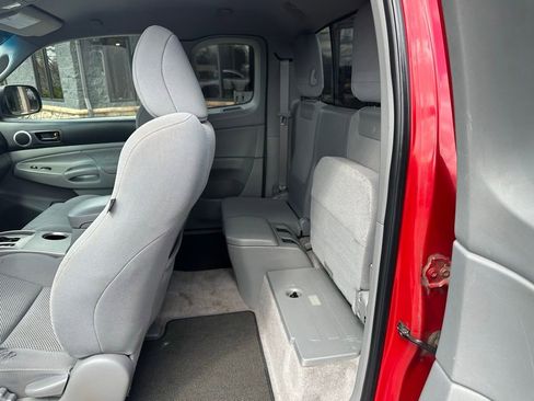 Used 2011 Toyota Tacoma PreRunner w/ TRD Off-Road Pkg image 31