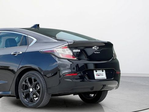 Used 2017 Chevrolet Volt Premier w/ Driver Confidence II Package FWD image 11