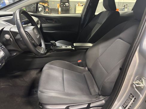 Used 2025 Toyota Prius LE image 34