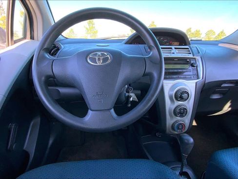 Used 2008 Toyota Yaris 2-Door Hatchback image 6
