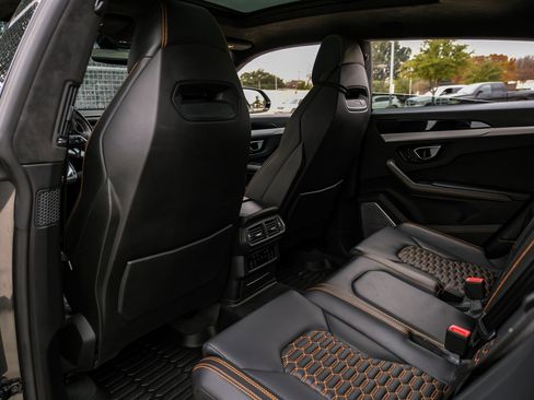 Used 2020 Lamborghini Urus image 39
