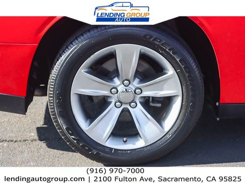 Used 2015 Dodge Challenger SXT image 10