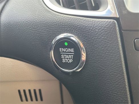 Used 2019 Ford Edge Titanium image 34