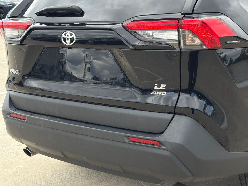 Used 2024 Toyota RAV4 LE AWD/4WD image 5