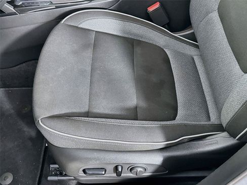 Used 2023 Chevrolet TrailBlazer LT FWD image 19