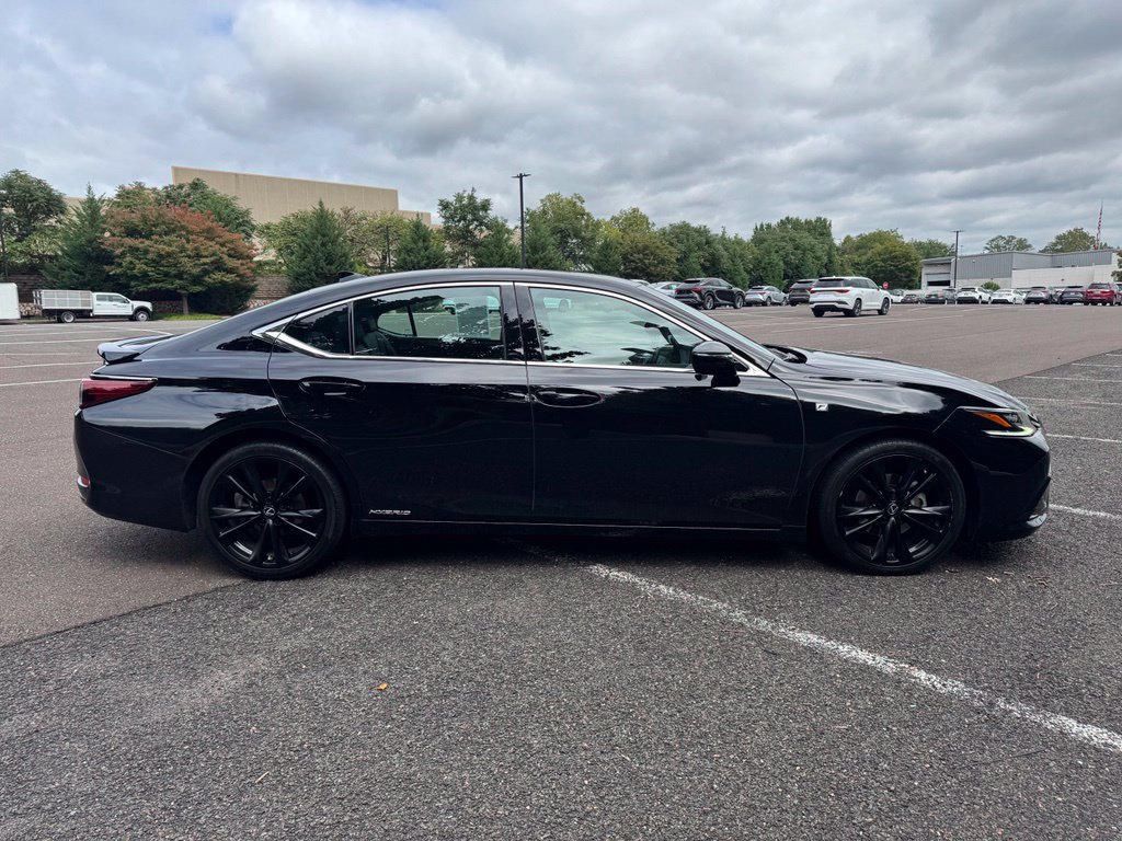 Used 2022 Lexus ES 300h F Sport w/ Accessory Package FWD image 5