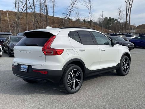 New 2026 Volvo XC40 B4 Core w/ Climate Package image 28